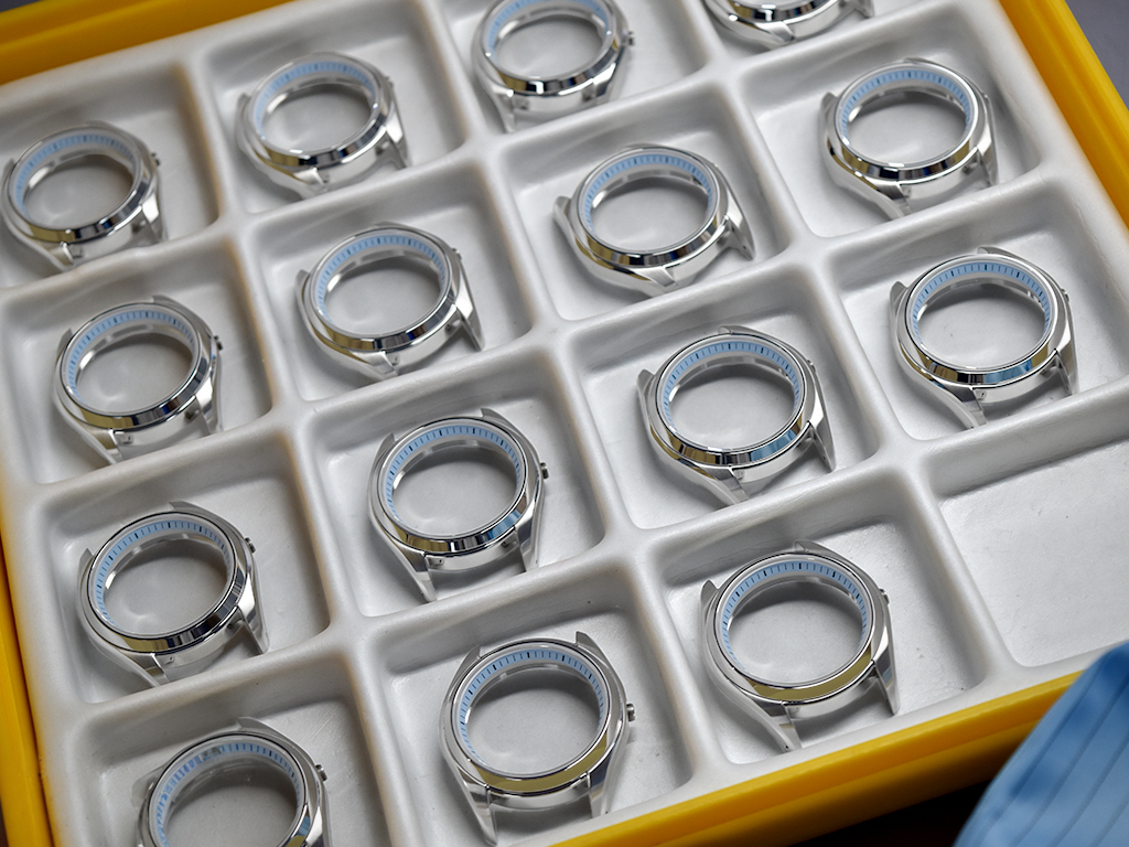 A tray of Habuka's mid-case, and bezel.