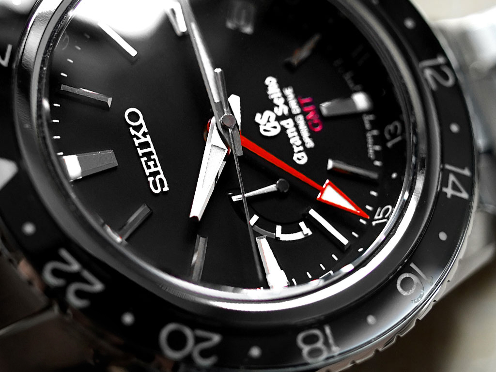For the sake of this article. et's compare how the Hitori GMT measure up against my grand SBGE001