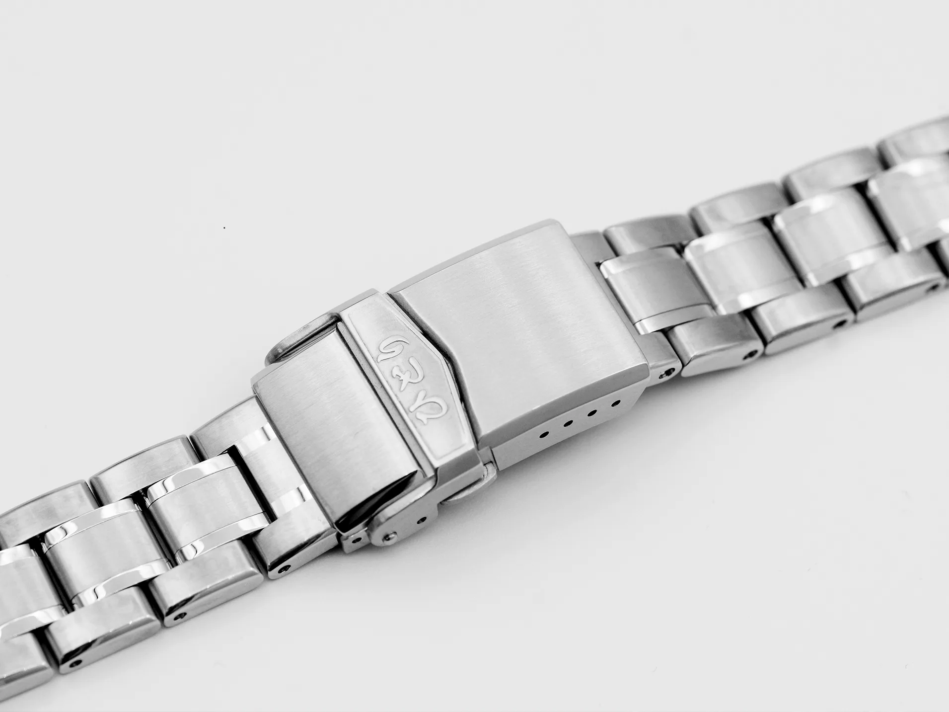 Meguro GMT Fuyu White
